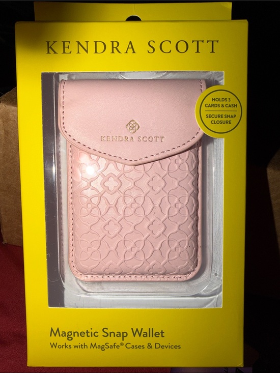 Kendra Scott Other - NIB Kendra Scott Blush Pink Magnetic Snap Card Wallet
